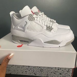 Brand new never worn Jordan 4 Oreo